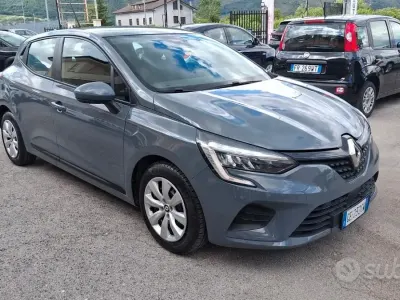 Usata Renault Clio V Life 101 CV (74 kW) 2021 Grigio Berlina