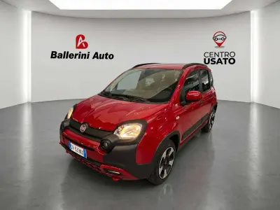 Usata Fiat Panda Cross Cross 69 CV (50 kW) 2024 Rosso Utilitaria