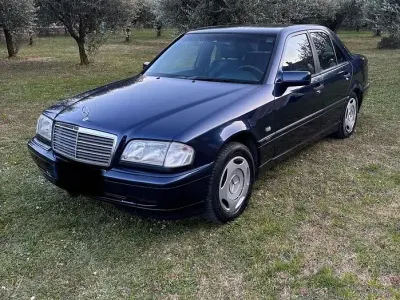 Usata Mercedes C180 122 CV (89 kW) 1999 Bluazzurro Berlina