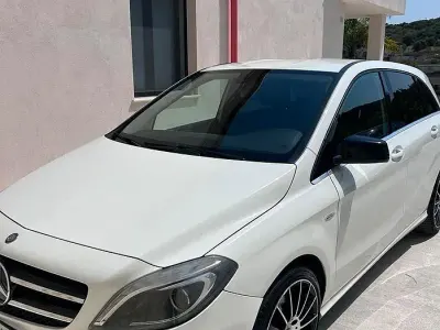 Usata Mercedes B180 109 CV (80 kW) 2013 Bianco Utilitaria