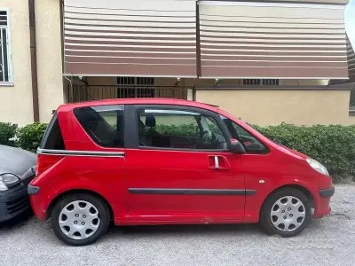 Usata Peugeot 1007 73 CV (53 kW) 2005 Rosso Monovolume