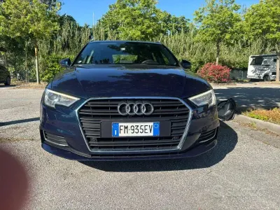 Usata Audi A3 Design 110 CV (80 kW) 2018 Blu Berlina