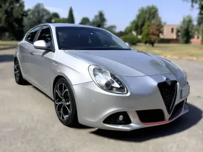 Usata Alfa Romeo Giulietta Exclusive 170 CV (125 kW) 2012 Argento Utilitaria