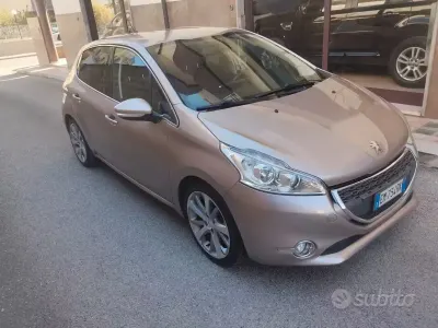 Usata Peugeot 208 Allure 92 CV (67 kW) 2012 Grigio Utilitaria