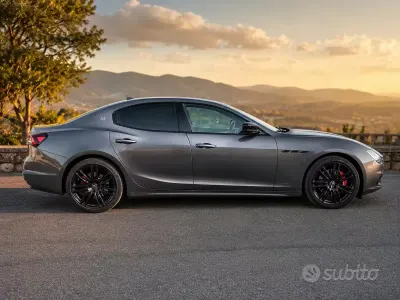 Usata Maserati Ghibli 275 CV (202 kW) 2021 Grigio Berlina