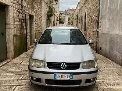 Usata VW Polo 50 CV (36 kW) 2001 Grigio Berlina