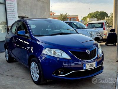 Usata Lancia Ypsilon 69 CV (50 kW) 2015 Blu Utilitaria