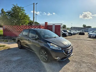 Usata Peugeot 208 Allure 92 CV (67 kW) 2015 Grigio Utilitaria
