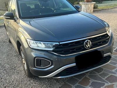 Usata VW T-Roc Life 150 CV (110 kW) 2024 Grigio SUV