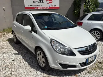 Usata Opel Corsa Edition 85 CV (62 kW) 2010 Bianco Utilitaria