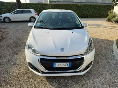 Usata Peugeot 208 Active 75 CV (55 kW) 2017 Utilitaria