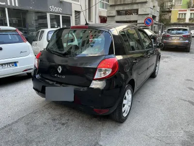 Usata Renault Clio II 75 CV (55 kW) 2011 Berlina