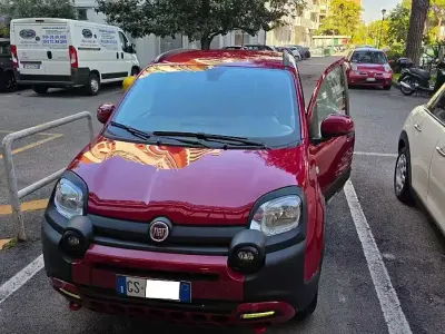 Usata Fiat Panda Cross Cross 69 CV (50 kW) 2023 Rosso Utilitaria