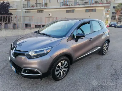 Usata Renault Captur Intens 90 CV (66 kW) 2017 Grigio SUV