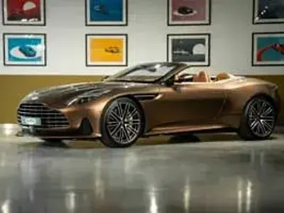 Usata Aston Martin DB12 680 CV (500 kW) 2024 Marrone Cabrio