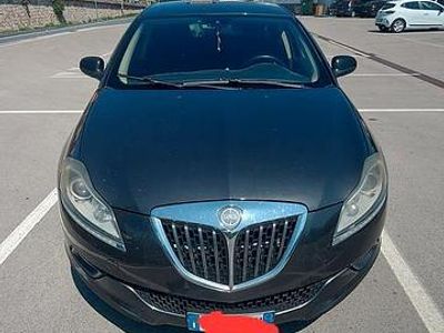 Usata Lancia Delta 120 CV (88 kW) 2011 Grigio Utilitaria