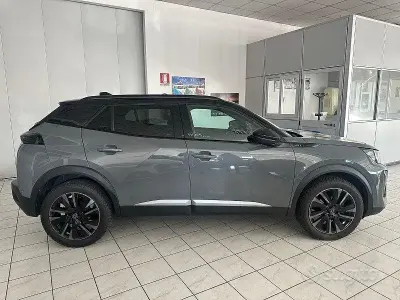 Usata Peugeot 2008 GT 131 CV (96 kW) 2024 Grigio scuro SUV
