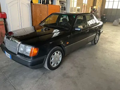 Usata Mercedes 300 143 CV (105 kW) 1992 Nero Berlina