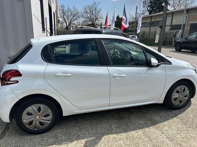 Usata Peugeot 208 Allure 74 CV (54 kW) 2016 Bianco Utilitaria