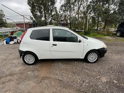 Usata Fiat Punto 69 CV (50 kW) 2010 Bianco Utilitaria
