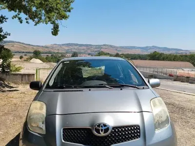 Usata Toyota Yaris 69 CV (50 kW) 2008 Grigio Utilitaria