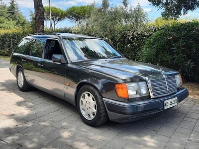 Usata Mercedes 200 Sportline 135 CV (99 kW) 1993 Nero Station wagon