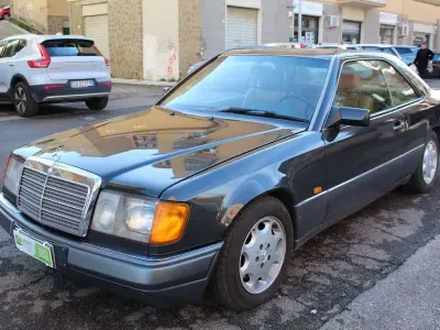 Usata Mercedes E300 220 CV (161 kW) 1992 Grigio Berlina