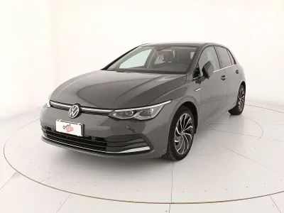 Usata VW Golf VIII Style 131 CV (96 kW) 2022 Dolphin grey metallizzato Berlina