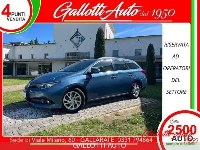 Usata Toyota Auris Touring Sports Business Edition 135 CV (99 kW) 2015 Blu Station wagon