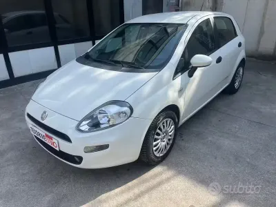 Usata Fiat Punto Street 85 CV (62 kW) 2014 Bianco Utilitaria