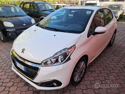 Usata Peugeot 208 Allure 75 CV (55 kW) 2019 Bianco Utilitaria