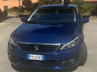Usata Peugeot 308 Allure 120 CV (88 kW) 2018 Blu/azzurro Berlina