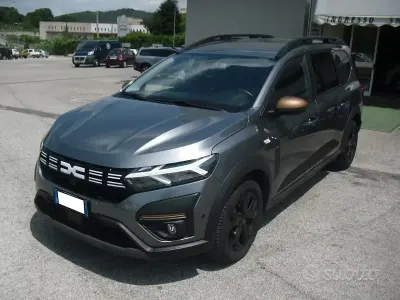 Usata Dacia Jogger Extreme 101 CV (74 kW) 2023 Grigio Monovolume