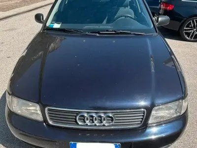 Usata Audi A4 110 CV (80 kW) 1996 Blu Berlina