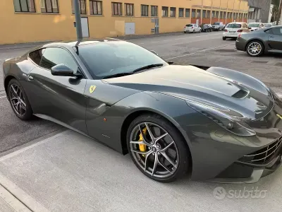 Usata Ferrari F12 741 CV (545 kW) 2016 Grigio Coupé