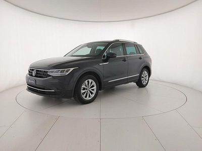 Usata VW Tiguan Life 131 CV (96 kW) 2023 Urano grey SUV