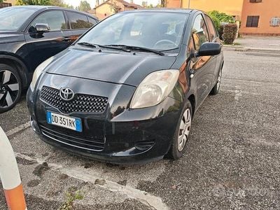 Usata Toyota Yaris 87 CV (63 kW) 2006 Nero Berlina