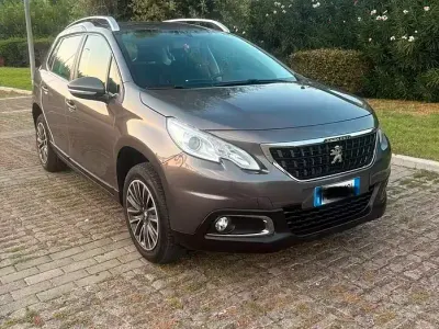 Usata Peugeot 2008 Allure 82 CV (60 kW) 2016 Grigio SUV