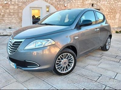 Usata Lancia Ypsilon 69 CV (50 kW) 2012 Grigio Utilitaria