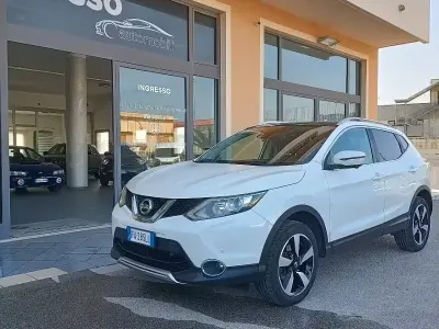 Usata Nissan Qashqai Tekna 131 CV (96 kW) 2015 Bianco SUV