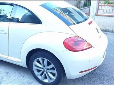 Usata VW Beetle Design 105 CV (77 kW) 2012 Bianco Utilitaria