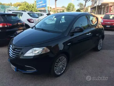 Usata Lancia Ypsilon 85 CV (62 kW) 2014 Nero Utilitaria