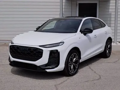 Nuova Audi Q3 Sportback S-Line 204 CV (150 kW) 2026 Bianco pastello SUV