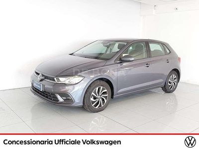 Usata VW Polo Life 95 CV (69 kW) 2023 Grigio Utilitaria