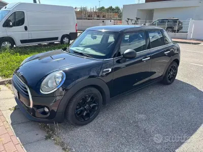 Begagnad Mini One D 102 HK (75 kW) 2017 Svart Halvkombi
