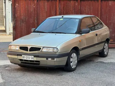 Usata Lancia Delta 103 CV (75 kW) 1997 Grigio Utilitaria
