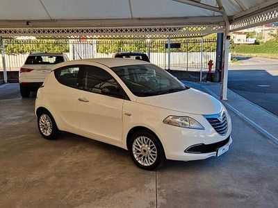 Usata Lancia Ypsilon Platinum 95 CV (69 kW) 2014 Bianco Utilitaria