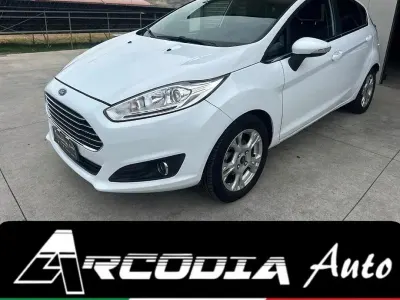 Usata Ford Fiesta 75 CV (55 kW) 2016 Bianco Utilitaria