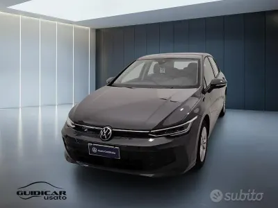 Usata VW Golf VIII Life 116 CV (85 kW) 2025 Grigio Berlina