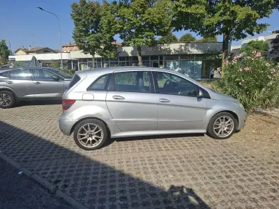 Usata Mercedes B180